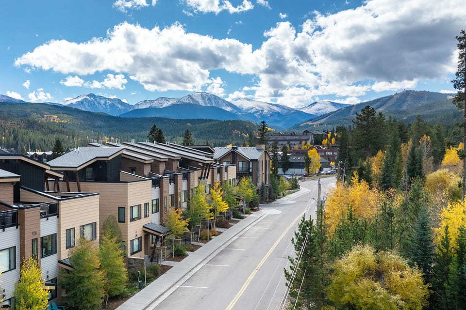 Lions Gate - Spectacular views of Lions Gate Drive with the Continental Divide views in the background