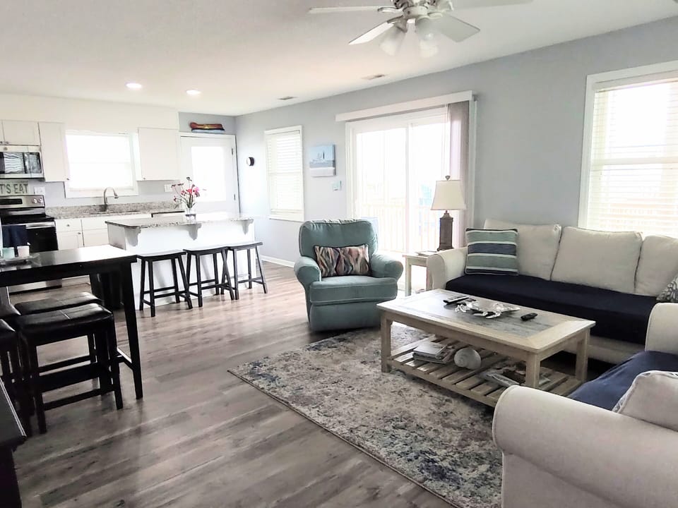 Open concept - perfect for the crowd!
