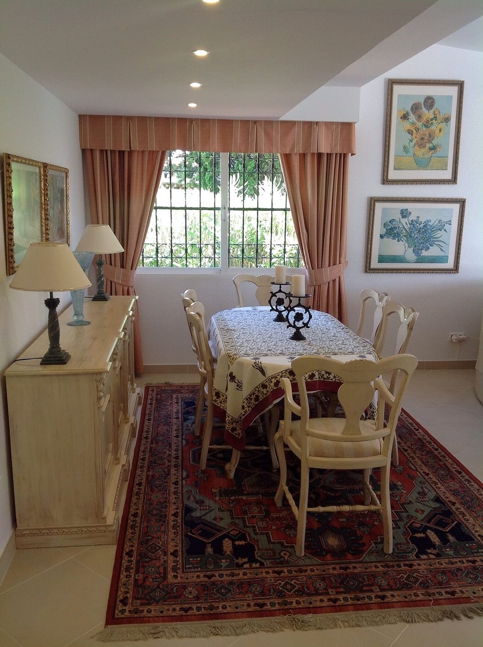 Living room - Dining Area