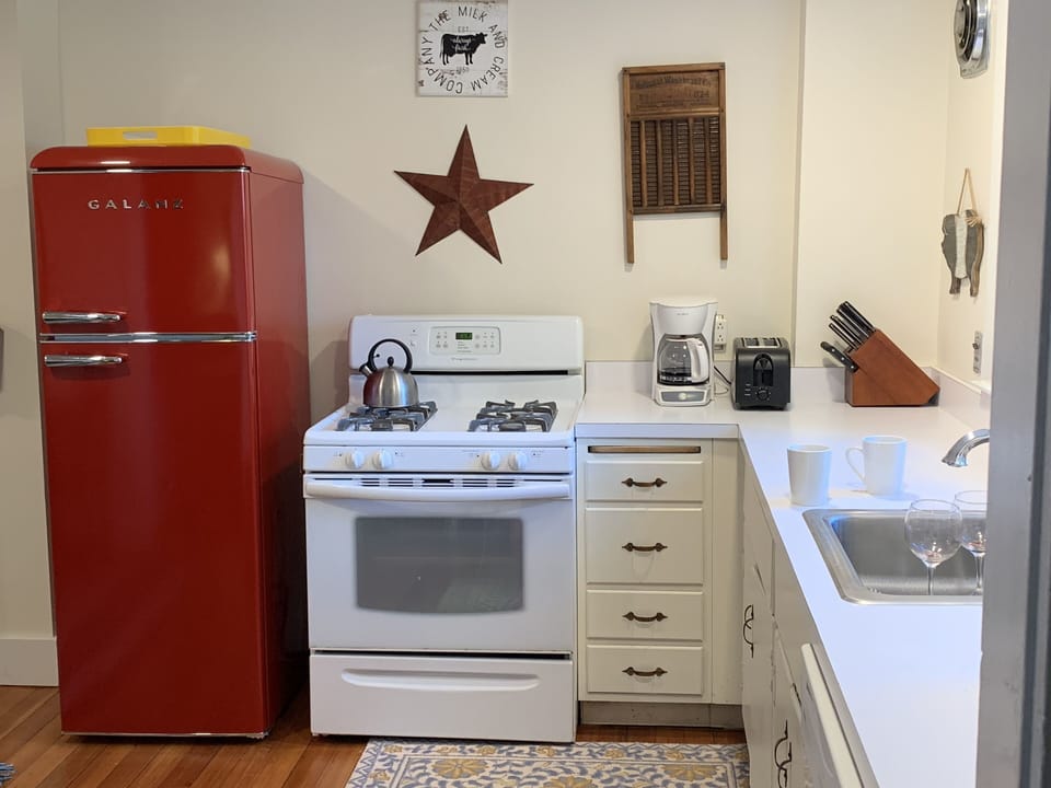 Entry from mudroom to Kitchen