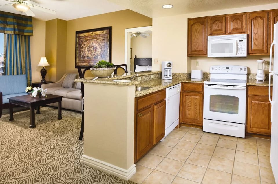 Grand Desert Full Kitchen (Unit layout and décor may vary)