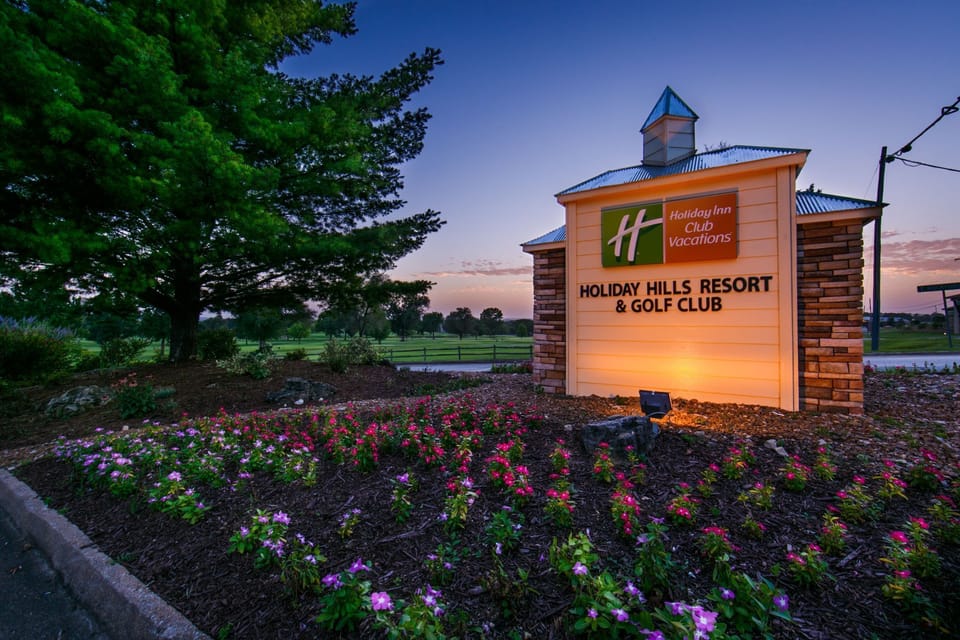 Sunset welcomes you to Holiday Hills Resort & Golf Club — a serene gateway to Branson’s charm and the Ozark’s natural beauty.Sunset welcomes you to Holiday Hills Resort & Golf Club — a serene gateway to Branson’s charm and the Ozark’s natural beauty.