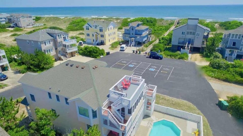 Overhead - culdesac for emergency vehicles, lifeguard, handicap only, not public
