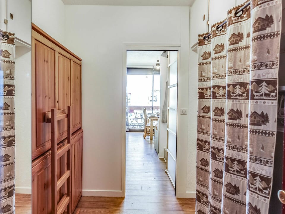 Property, Room, Building, Floor, Wall, Door, Architecture, Interior Design, House, Wood
