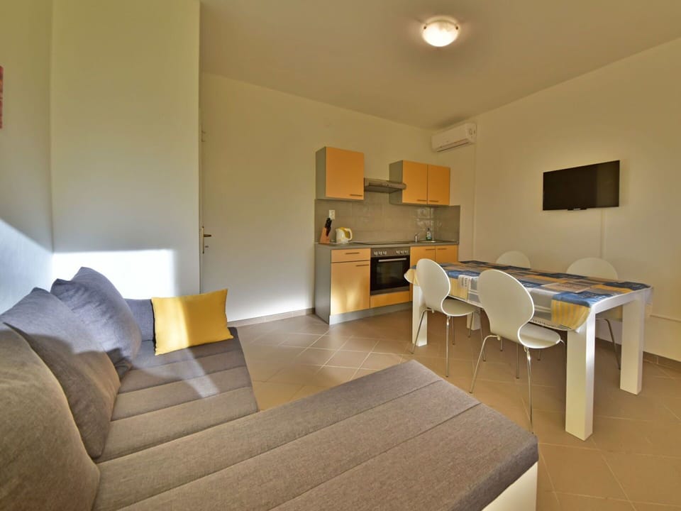 Room, Property, Furniture, Interior Design, Floor, Building, Wall, Living Room, Table, House