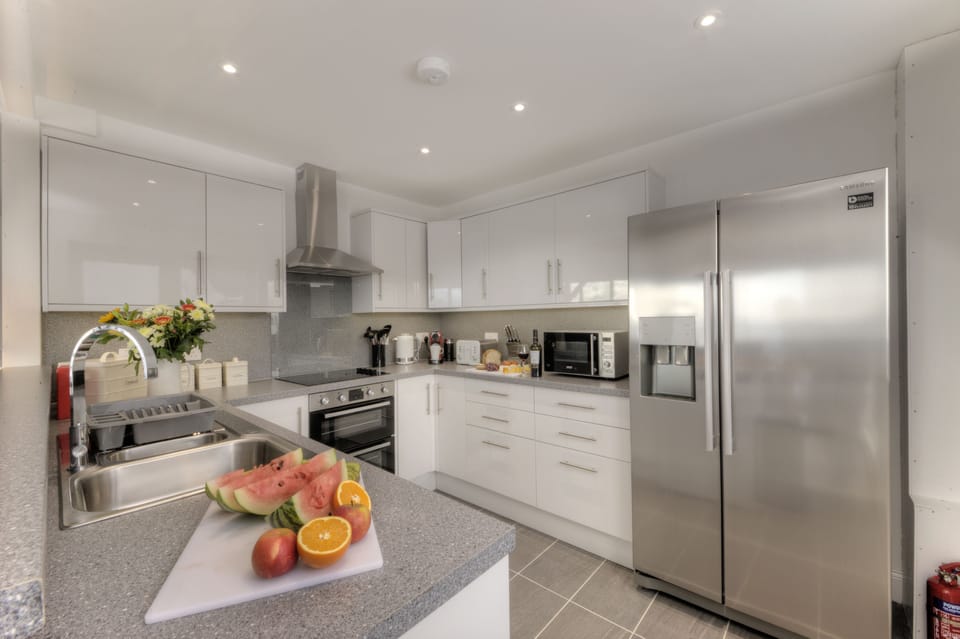 Kitchen with ice maker, dishwasher, washer dryer etc
