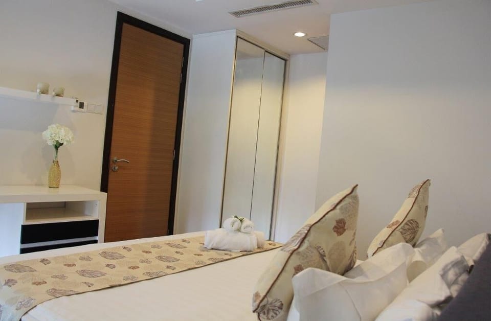 Modern & Urban Shopping Getaway (Casa)