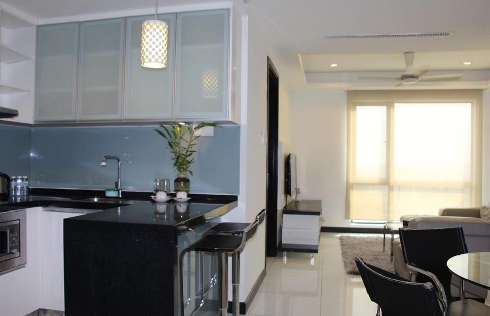 Modern & Urban Shopping Getaway (Casa)