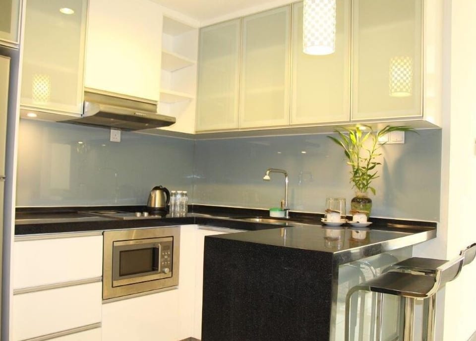 Modern & Urban Shopping Getaway (Casa)