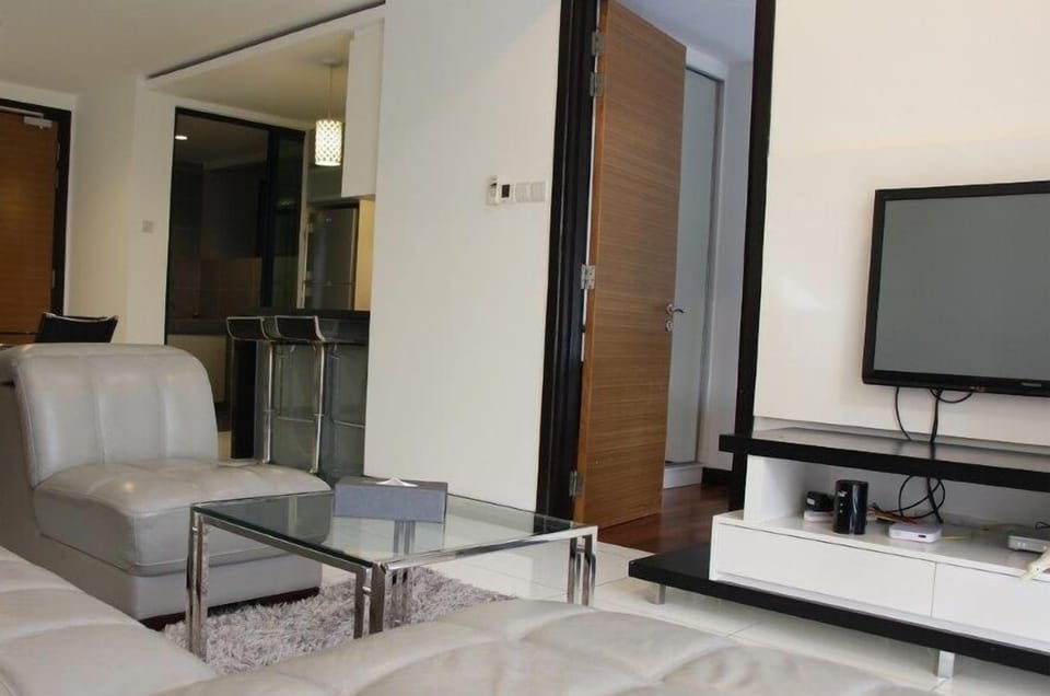 Modern & Urban Shopping Getaway (Casa)