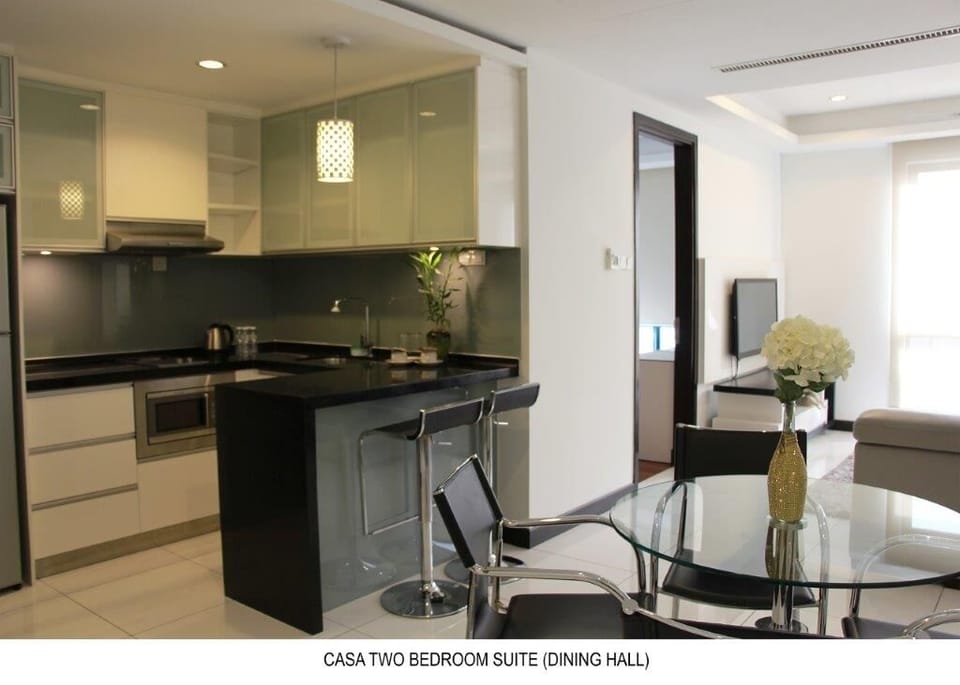 Urban Living: Shop Conveniently (Casa)