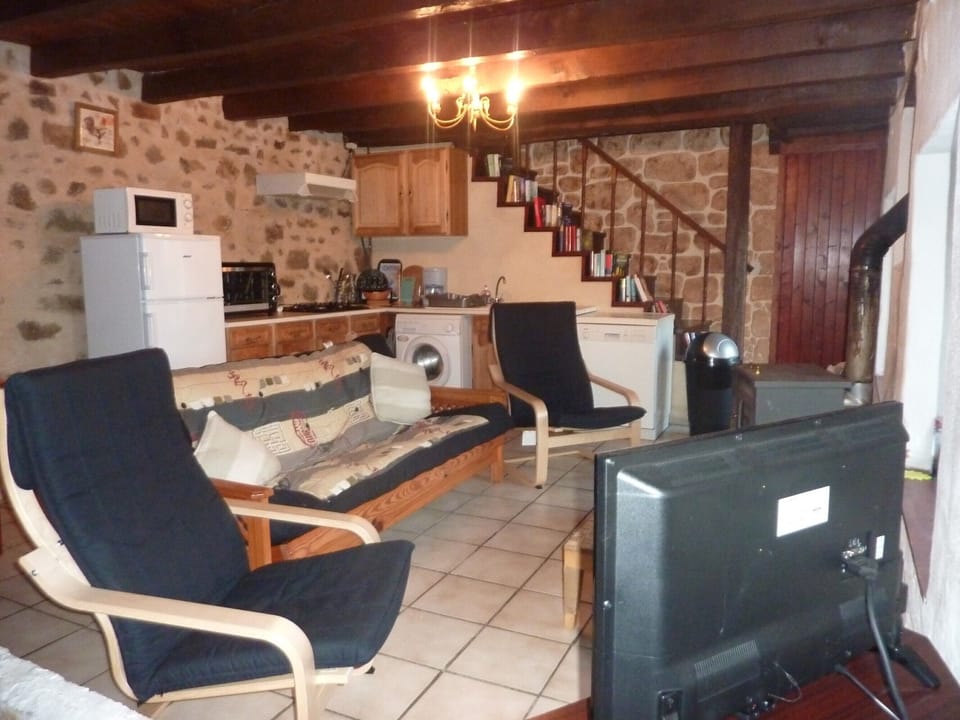 Living area with extra sofa bed in req