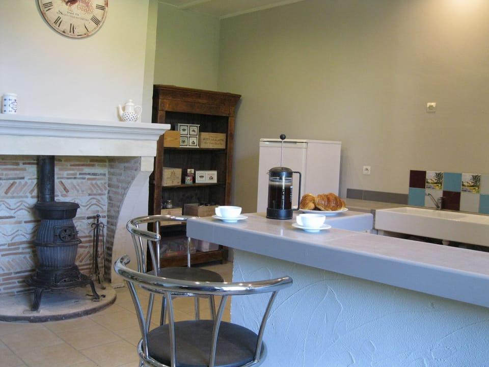 Breakfast bar & Kitchen