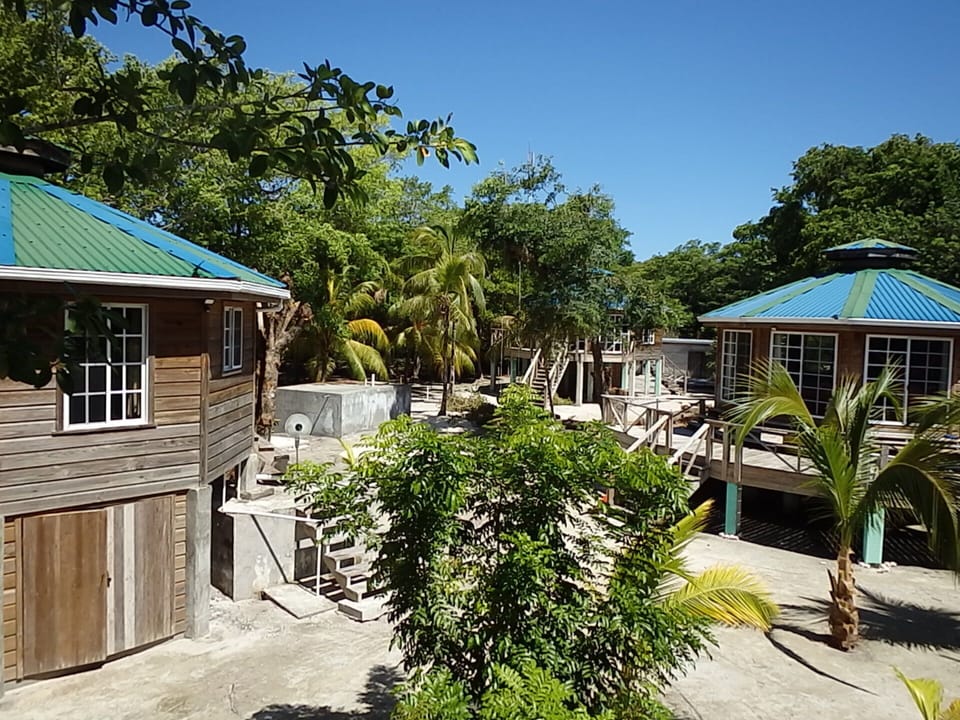 4 small bungalows to choose from! each one has a sea view and beautiful porch!
