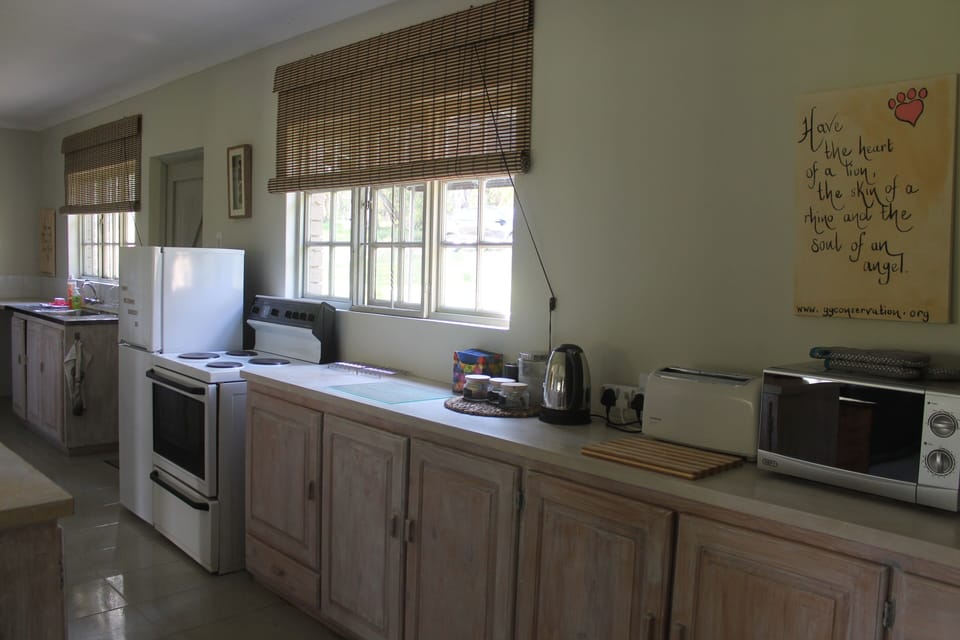 Lion House self catering kitchen