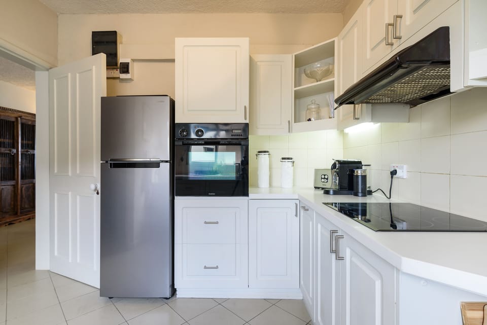 Large fully equipped and freshly renovated kitchen 