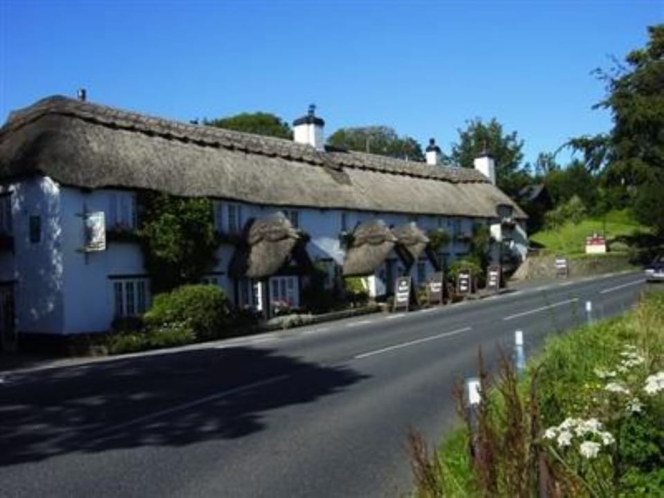 Hoops Inn Horns Cross