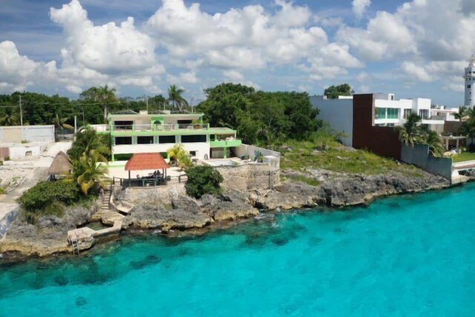 Nothing but ocean in front of the house