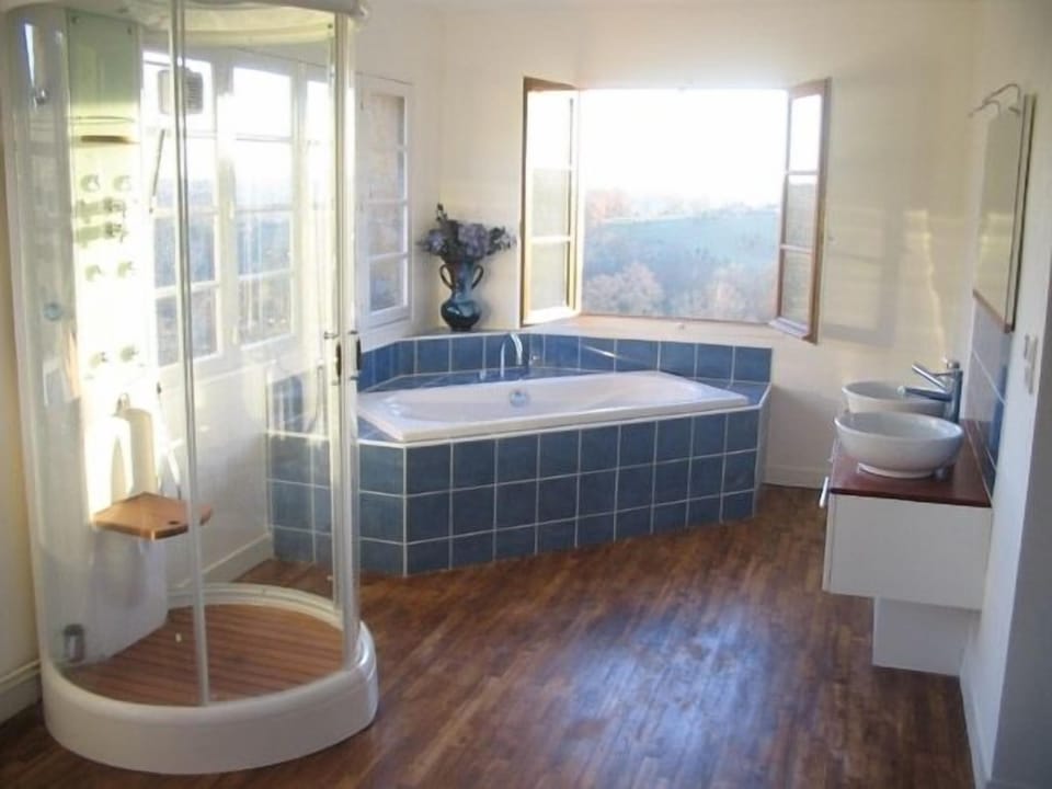 The master bathroom with stunning views over the valley