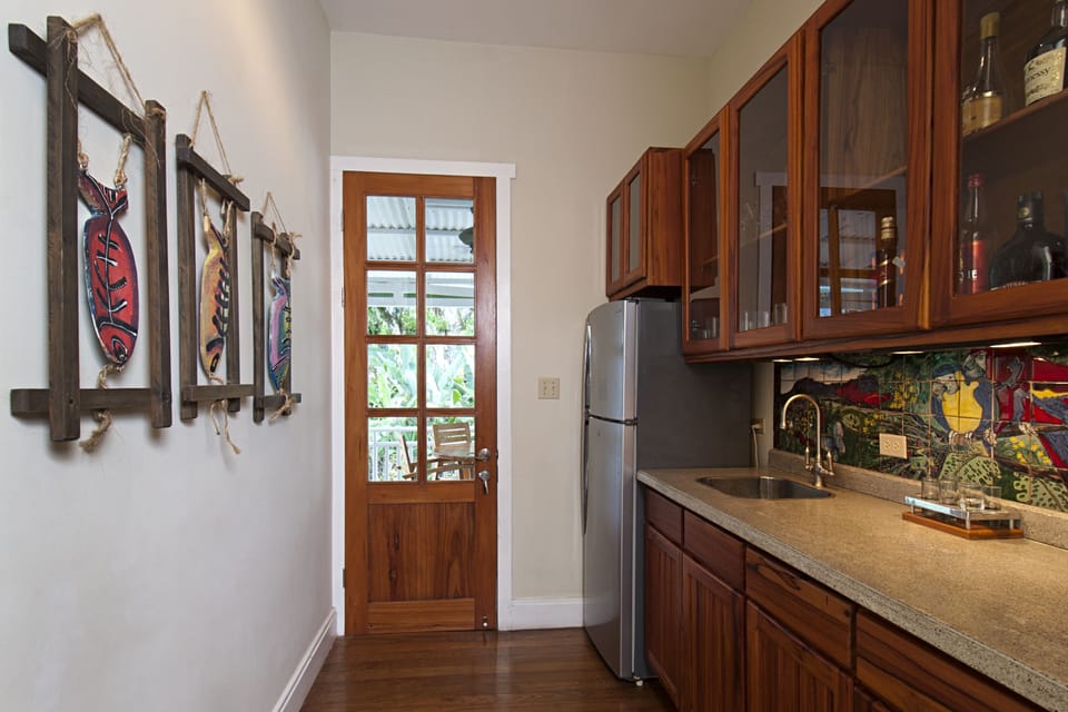 Wet bar 