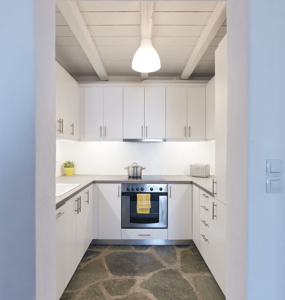fully equipped kitchen