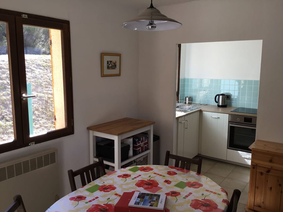 Dining area/Kitchen (2)