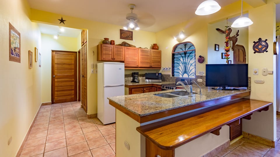 Full Kitchen. Stove/oven, microwave, coffee maker, toaster, blender.