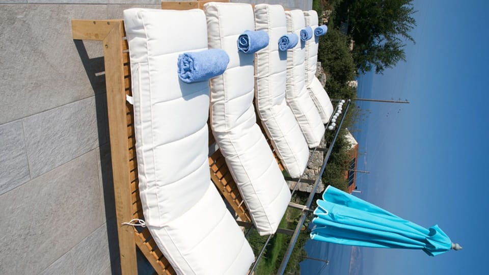 COMFORTABLE SUN LOUNGERS