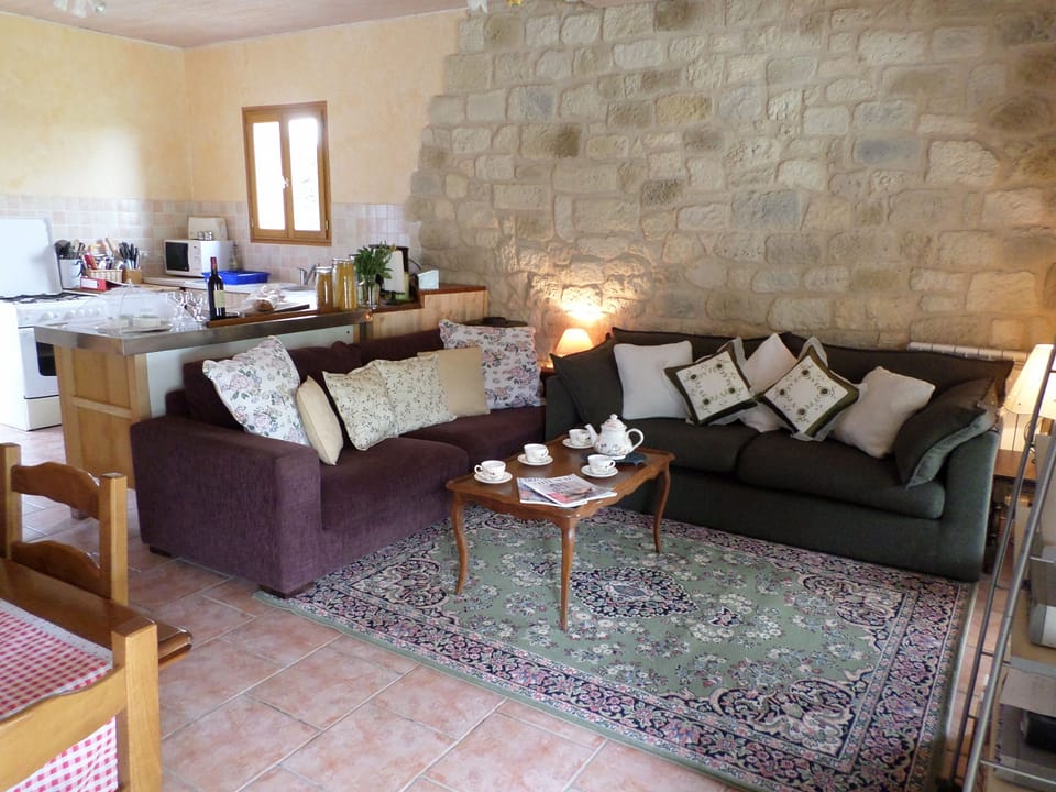 lounge, kitchen, dinning, all together for you all to enjoy a relaxing break