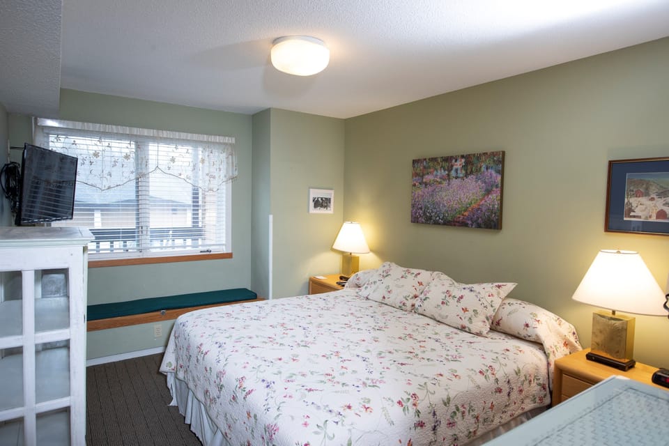 The bedroom may feature a variety of bedding options - please specify your preferences with our team!