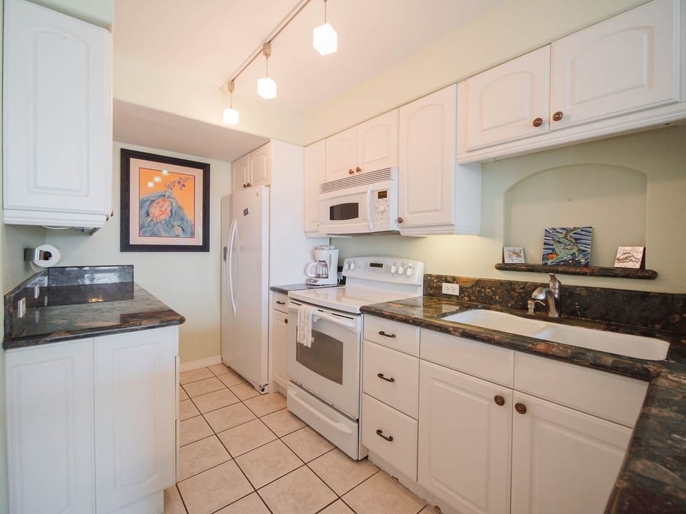 Indoors, Room, Kitchen, Flooring, Oven