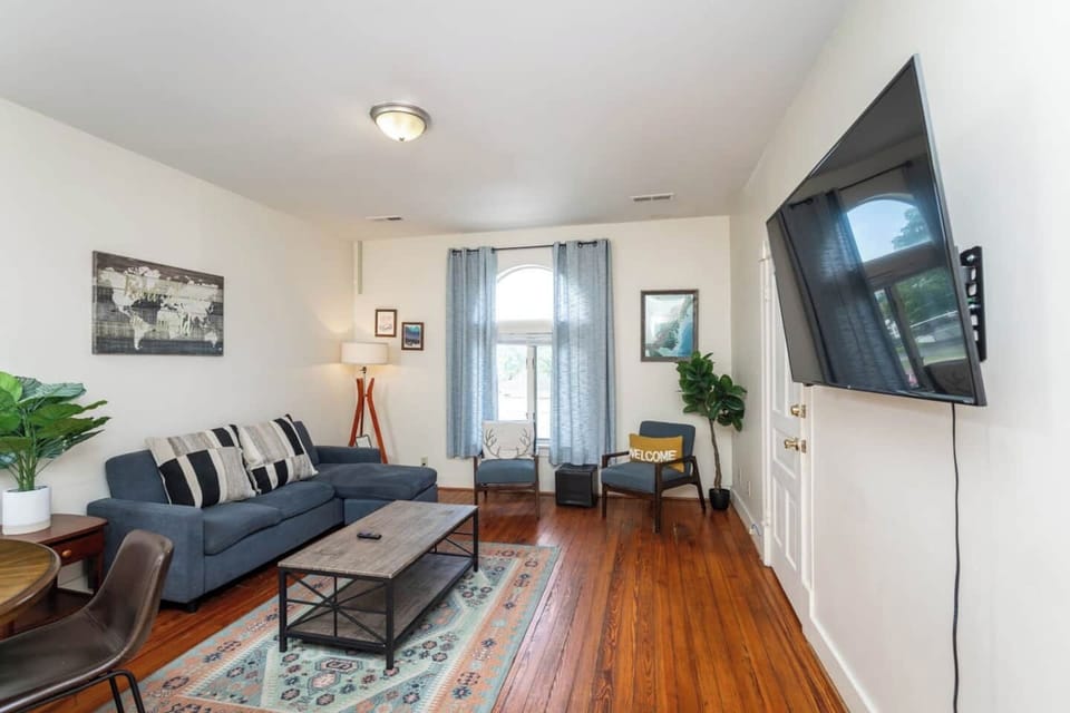 Living area with a flat-screen TV, sofa, WIFI/NETFLIX provided.