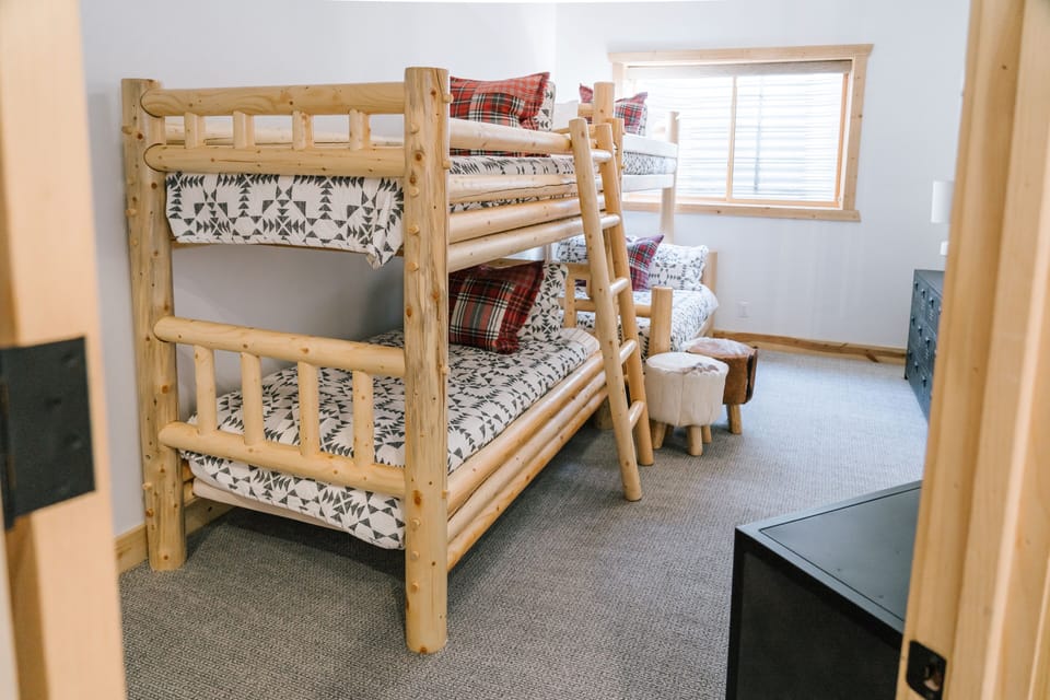 Bunk room(4)( attached to a jack-and-jill bathroom) shared w bedroom (5) w/XBOX