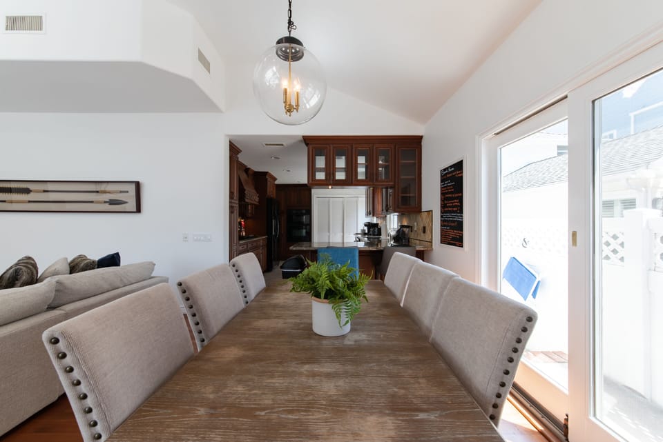 Dinning room with seating for 8