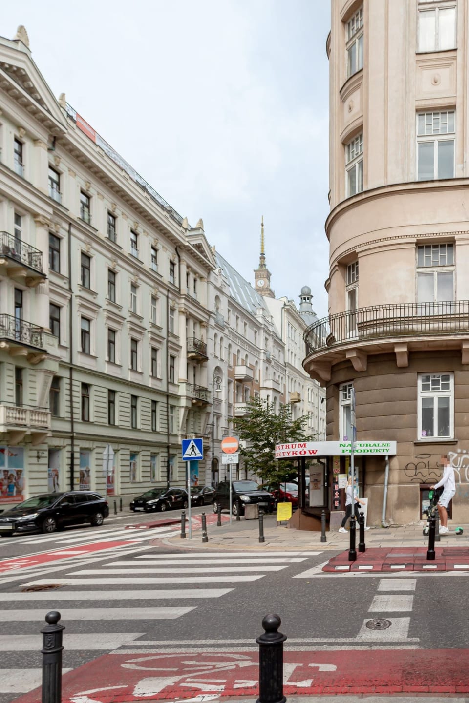 Atmospheric property building in the city center close to many tourist attractions.