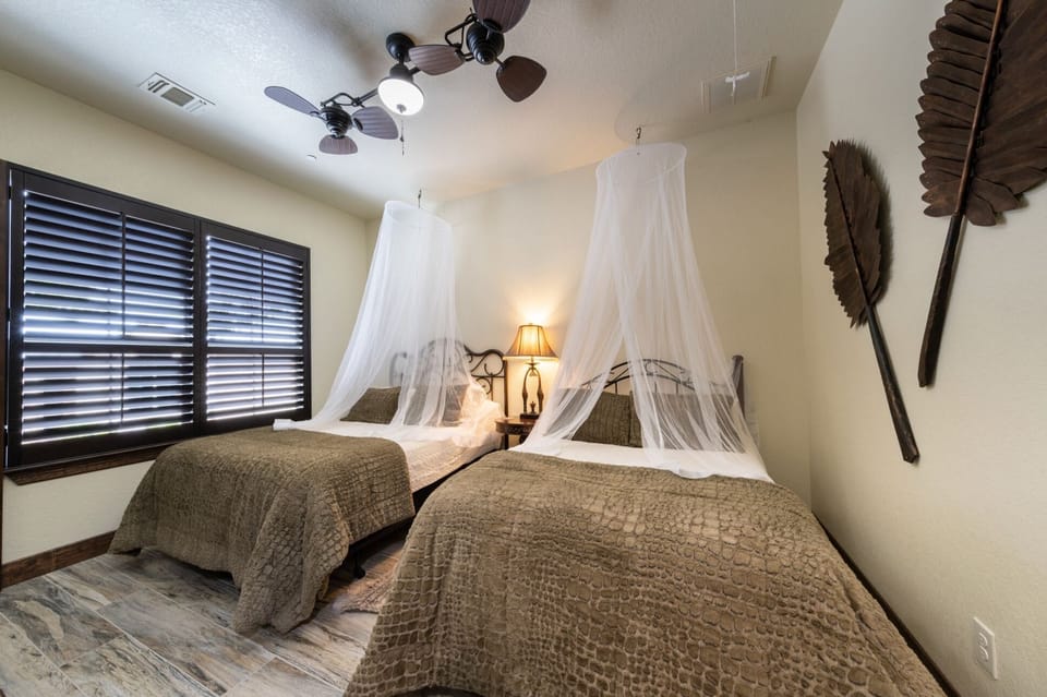 In the master bedroom 1 queen & 1 full bed, a smart tv & walk in closet