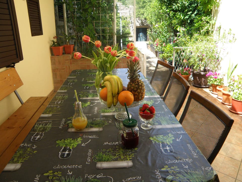 Outdoor dining
