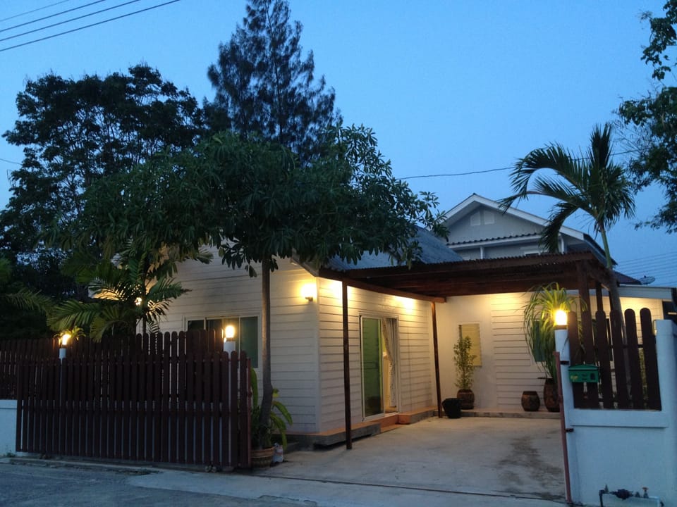 House on Haad Chao Samran (Pak-Bon)