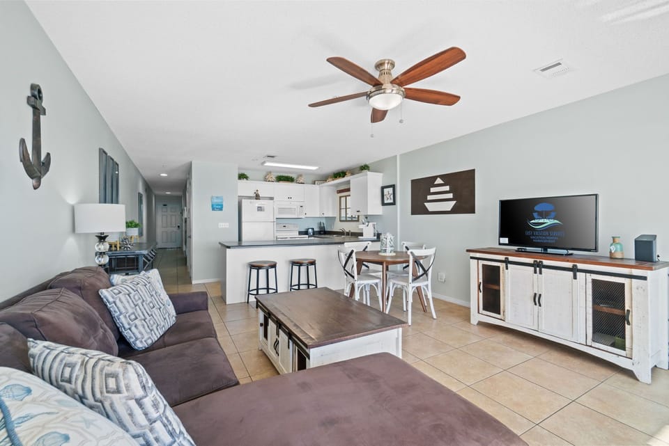 Living Area - Gulf Front - Balcony Access - Smart TV - Queen Sleeper Sofa - Linens Provided