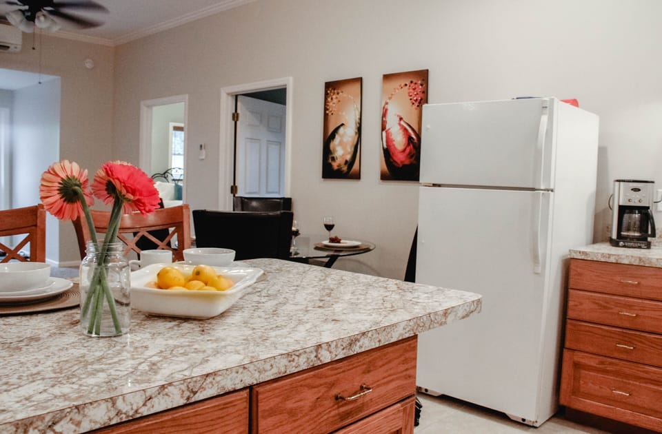 Spacious kitchen, visit the farmer's market to add fresh locally grown flowers
