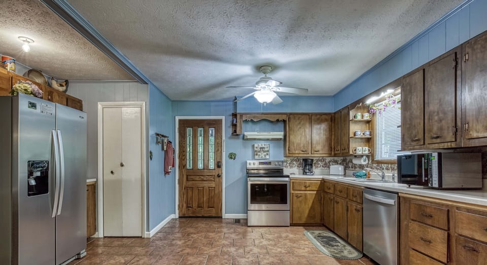 Large Full Kitchen