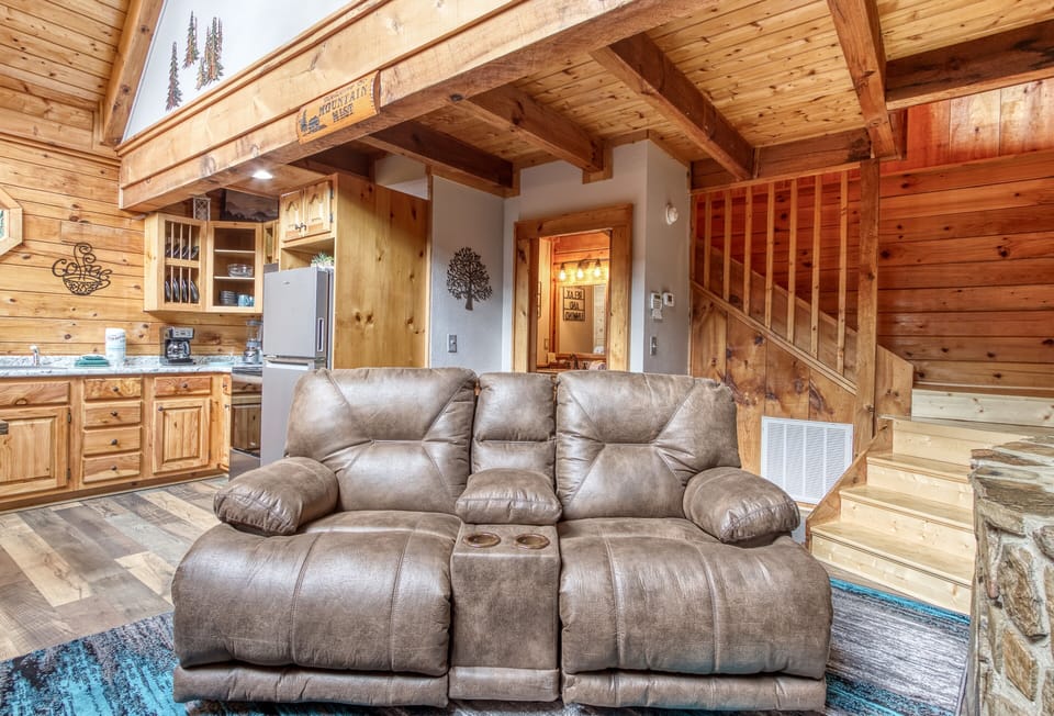 One bedroom Cabin with love seat