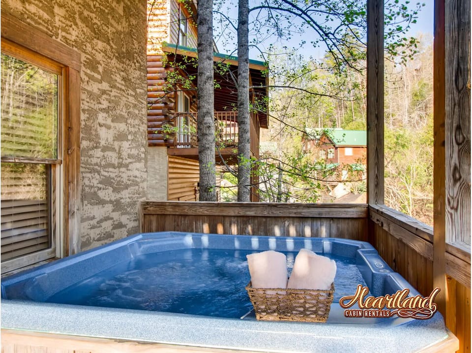 Hot Tub Pigeon Forge Cabin License to Chill