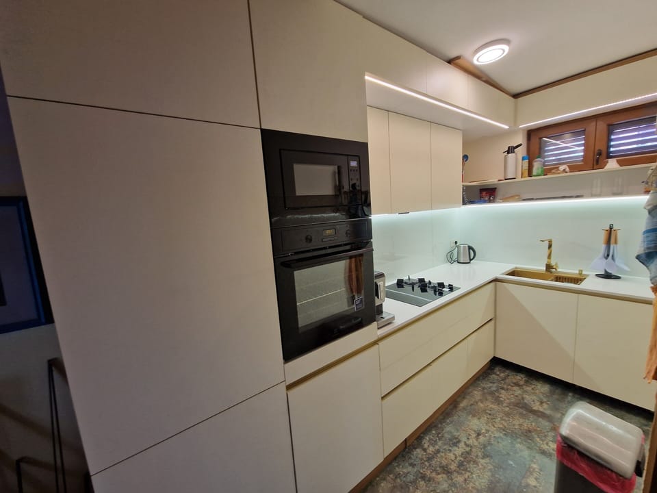 fully-fitted kitchen with built-in appliances inc. dishwasher and washing mach.