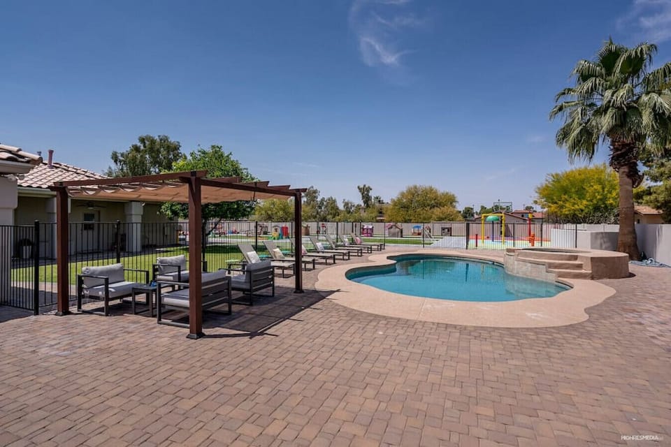 [Outdoor Living] Poolside pergola with seating
