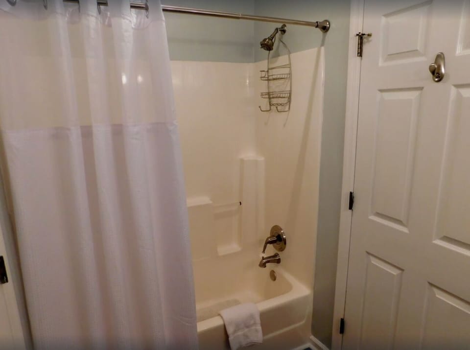 2ND FL FULL BATH