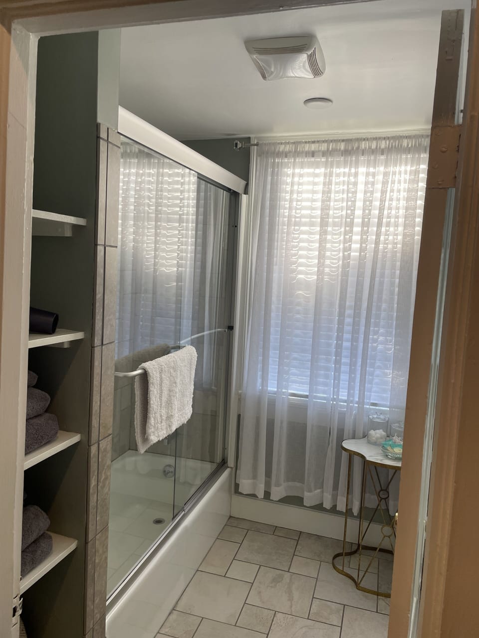 First floor attached en-suite bedroom #1 bathroom 