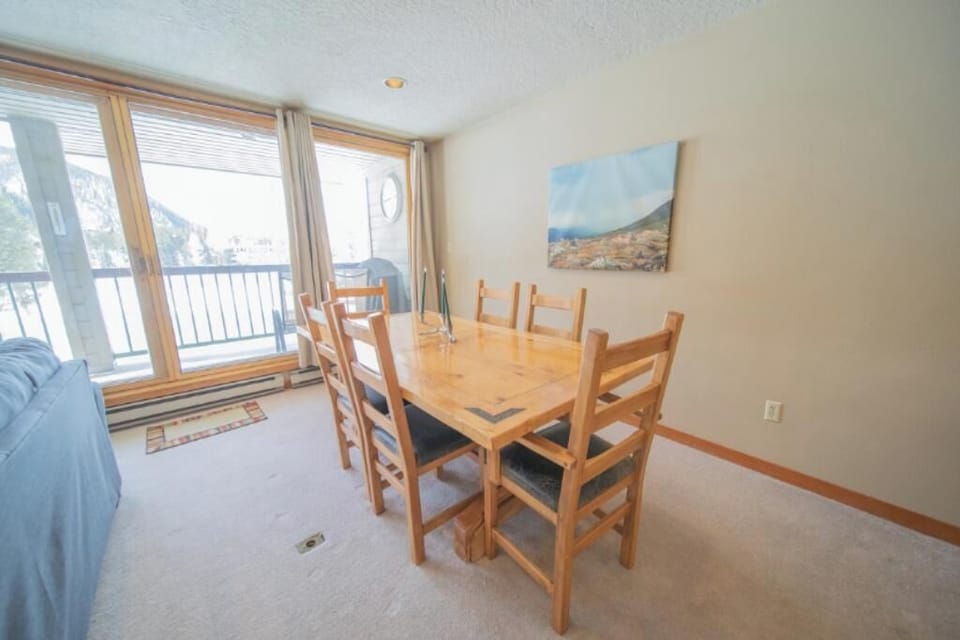 Lakeside Village 2BD Dining Area