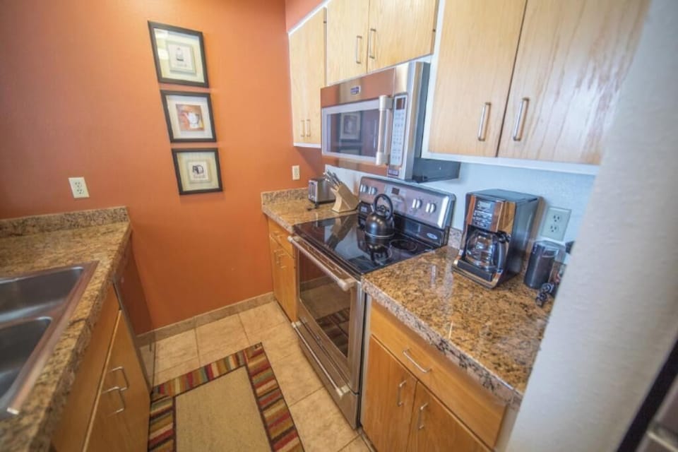 Lakeside Village 2BD Kitchen