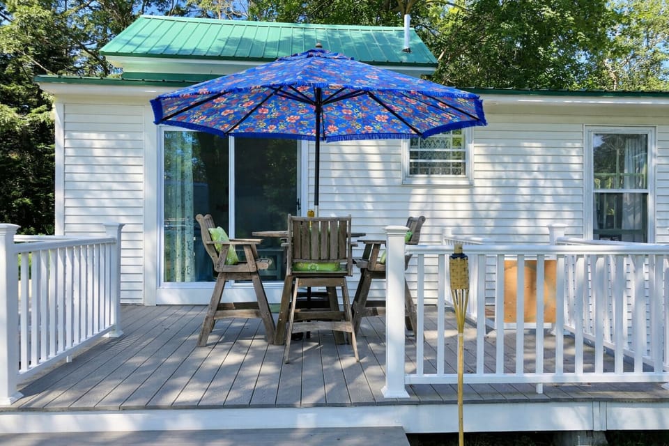 Enjoy dinner and drinks out on the spacious deck!